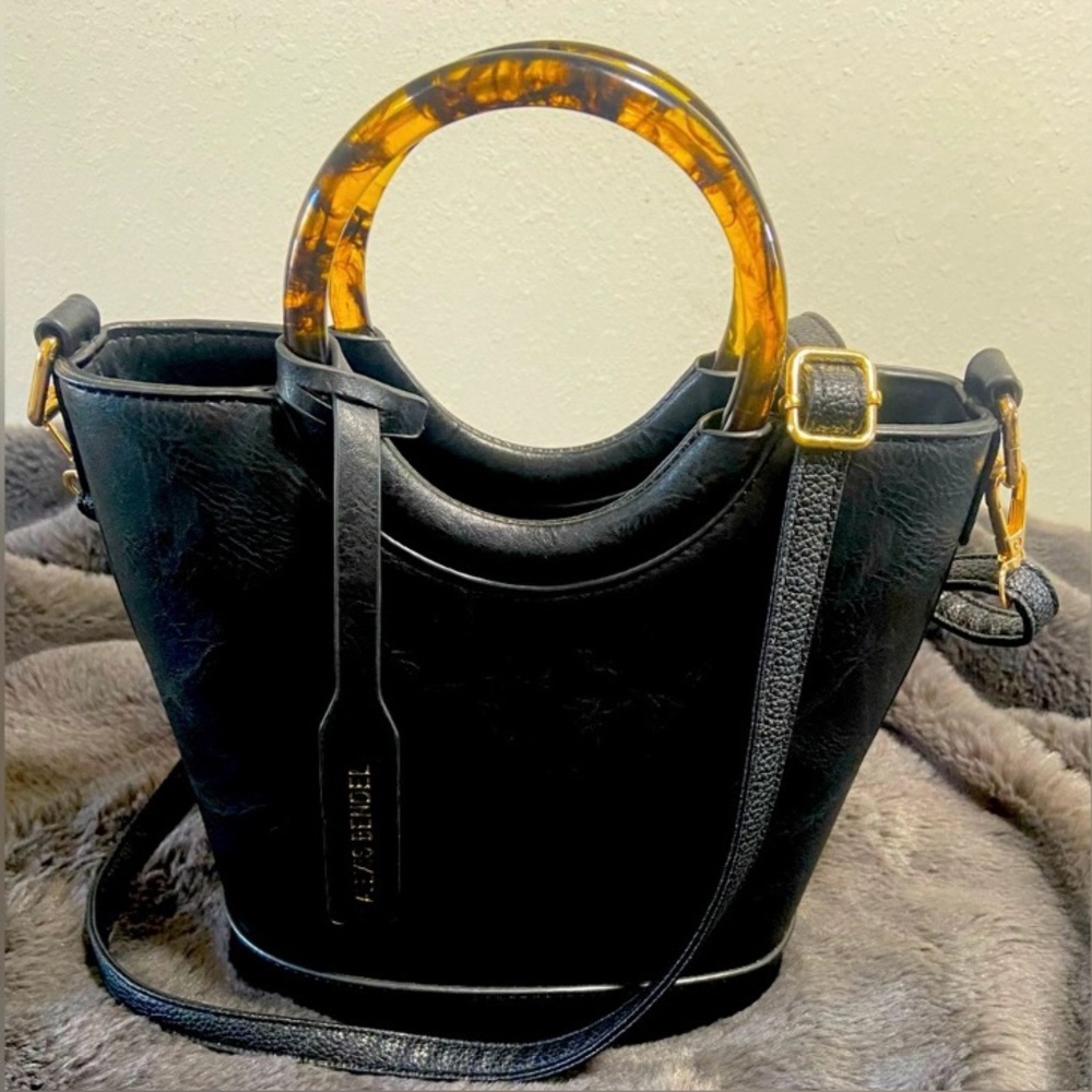 🔥 Closet Cleanup! SALE Bucket Bag ~ Black ~ w/ Shoulder ~ Crossbody Strap 💫🖤💫